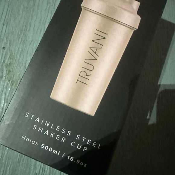 TRUVANI NWT Stainless Steel Shaker cup Pink or Black w / Measurements - Picture 2 of 10